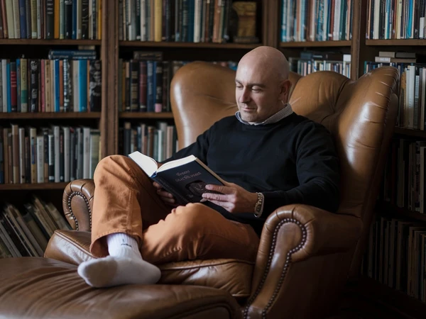 Man In Library 02 Dax Ins